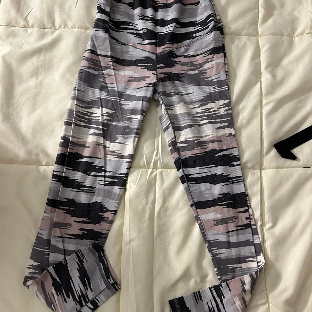 aerie Pink, Gray & Black Camo-Print Leggings
